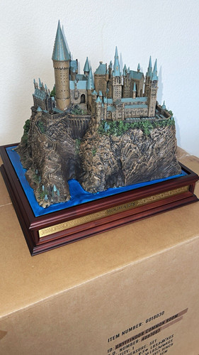 Hogwarts castle sculpture - hogwarts,